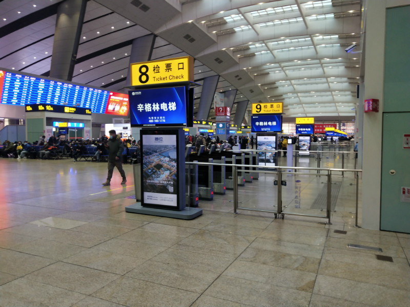 霸屏全國十大機(jī)場，300多個高鐵站點(diǎn)！辛格林電梯強(qiáng)勢展現(xiàn)主動安全品牌風(fēng)采！