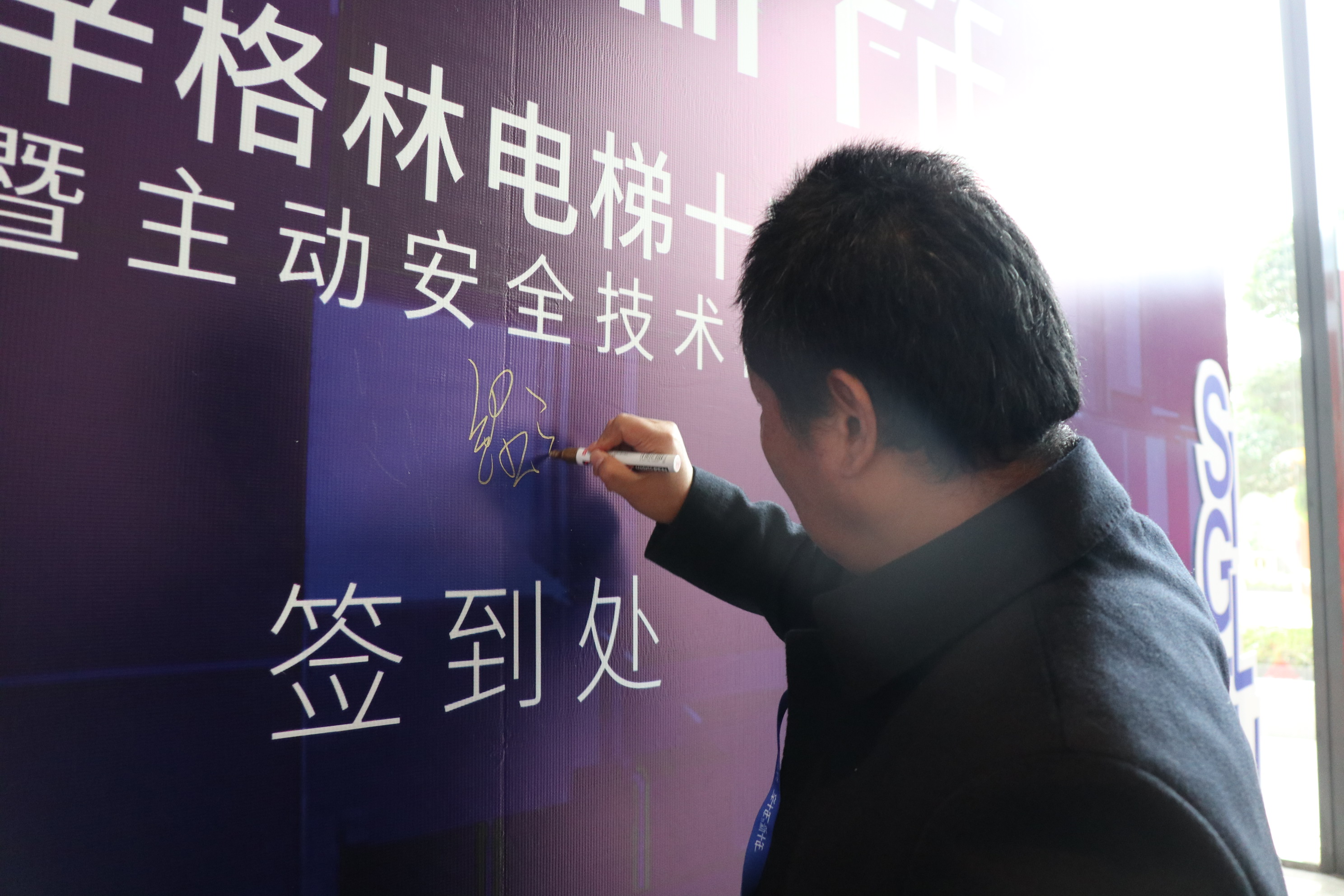 商用電梯哪個牌子好？辛格林電梯就不錯！
