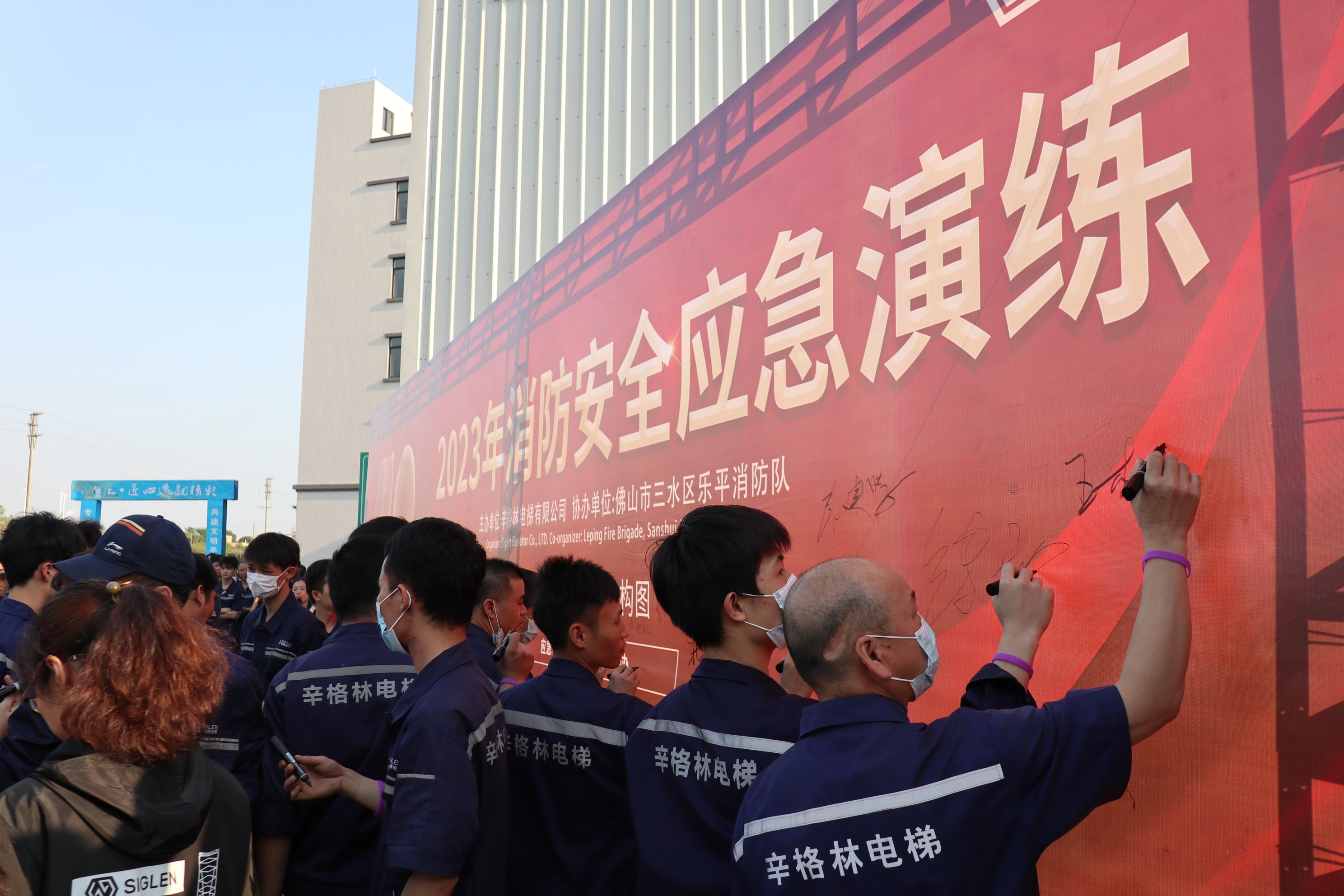 還在那問(wèn)無(wú)機(jī)房小型電梯價(jià)格？辛格林電梯：找合適的電梯不止看價(jià)格！