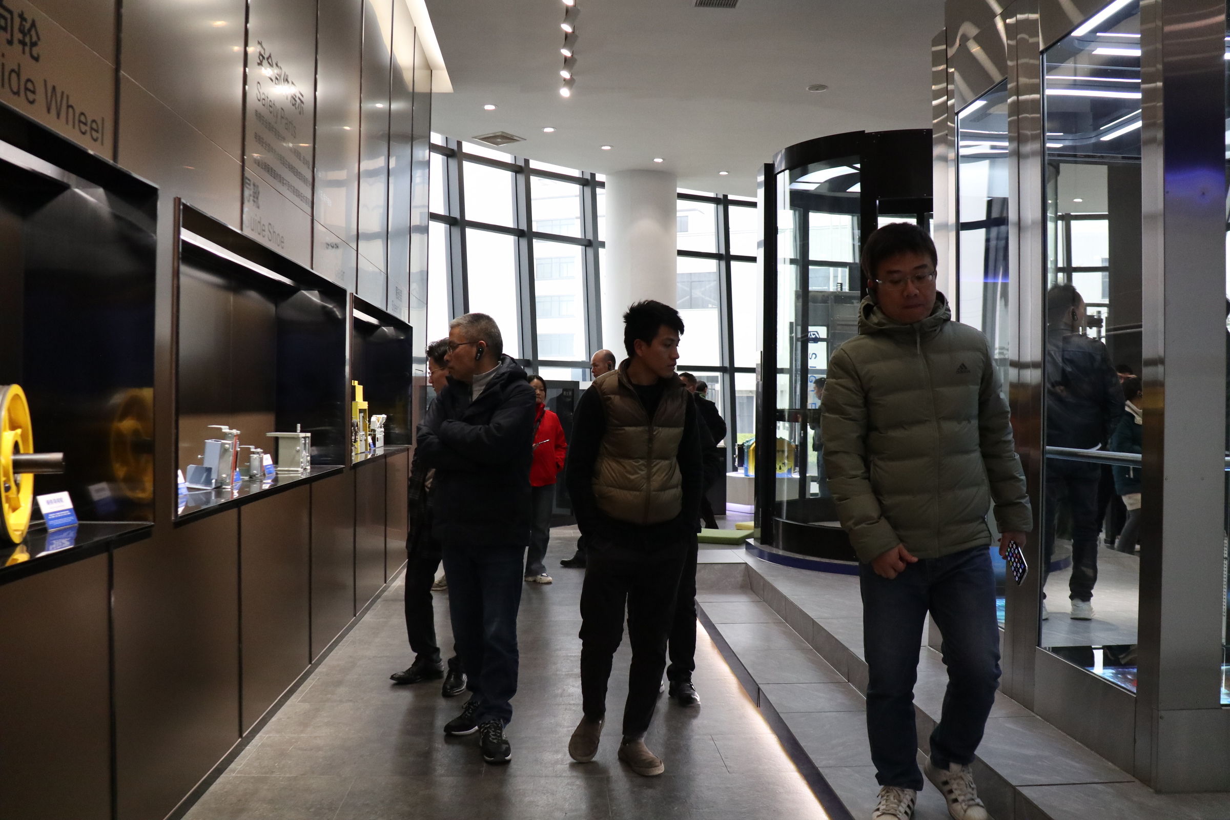 六層自建房電梯一般多少錢？考慮價(jià)格的建議都去選辛格林電梯！